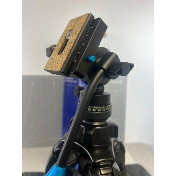 Slik PRO 700 DX 3-Section Aluminum Tripod System SVH-501 Video Head - Picture 6 of 11